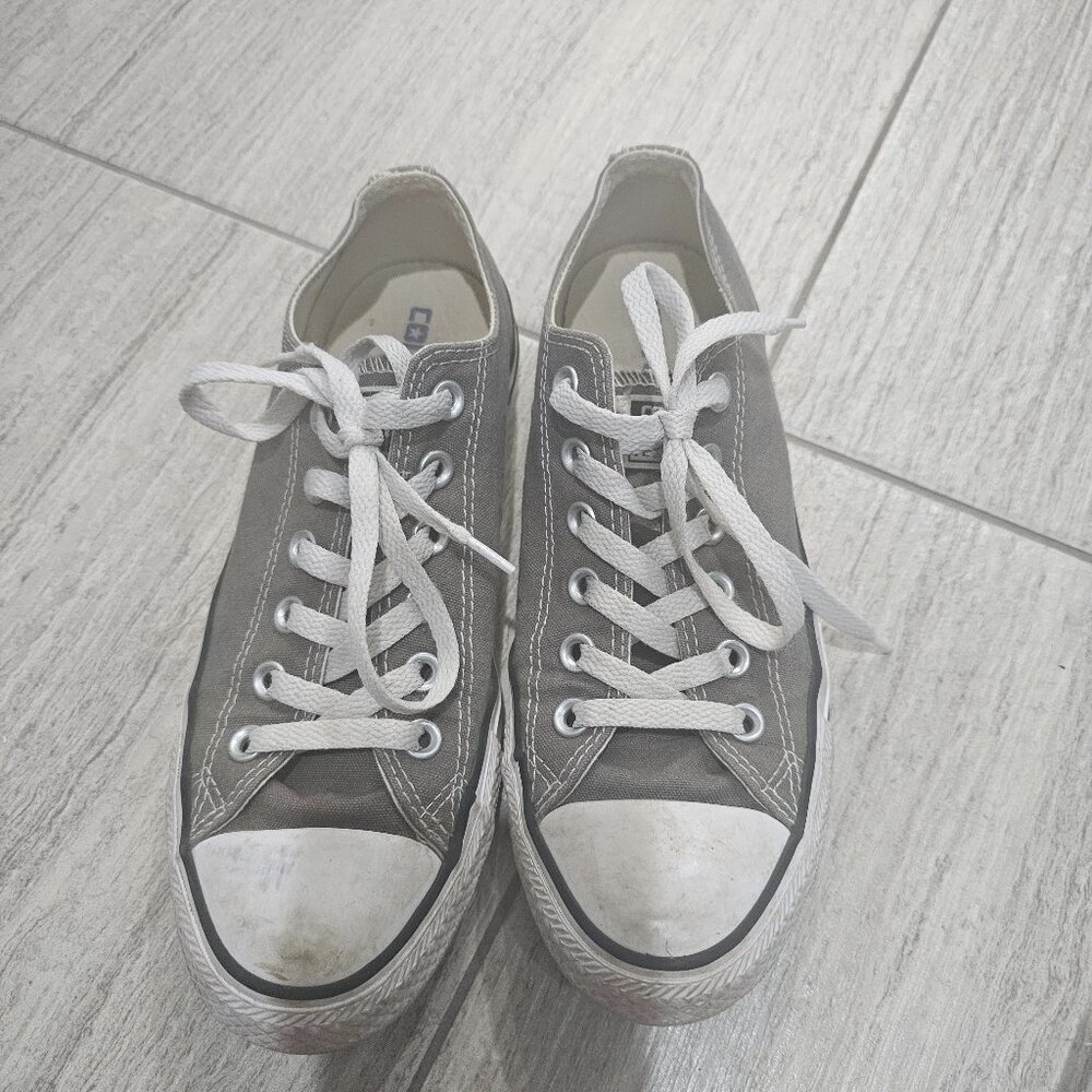 Converse sneaker